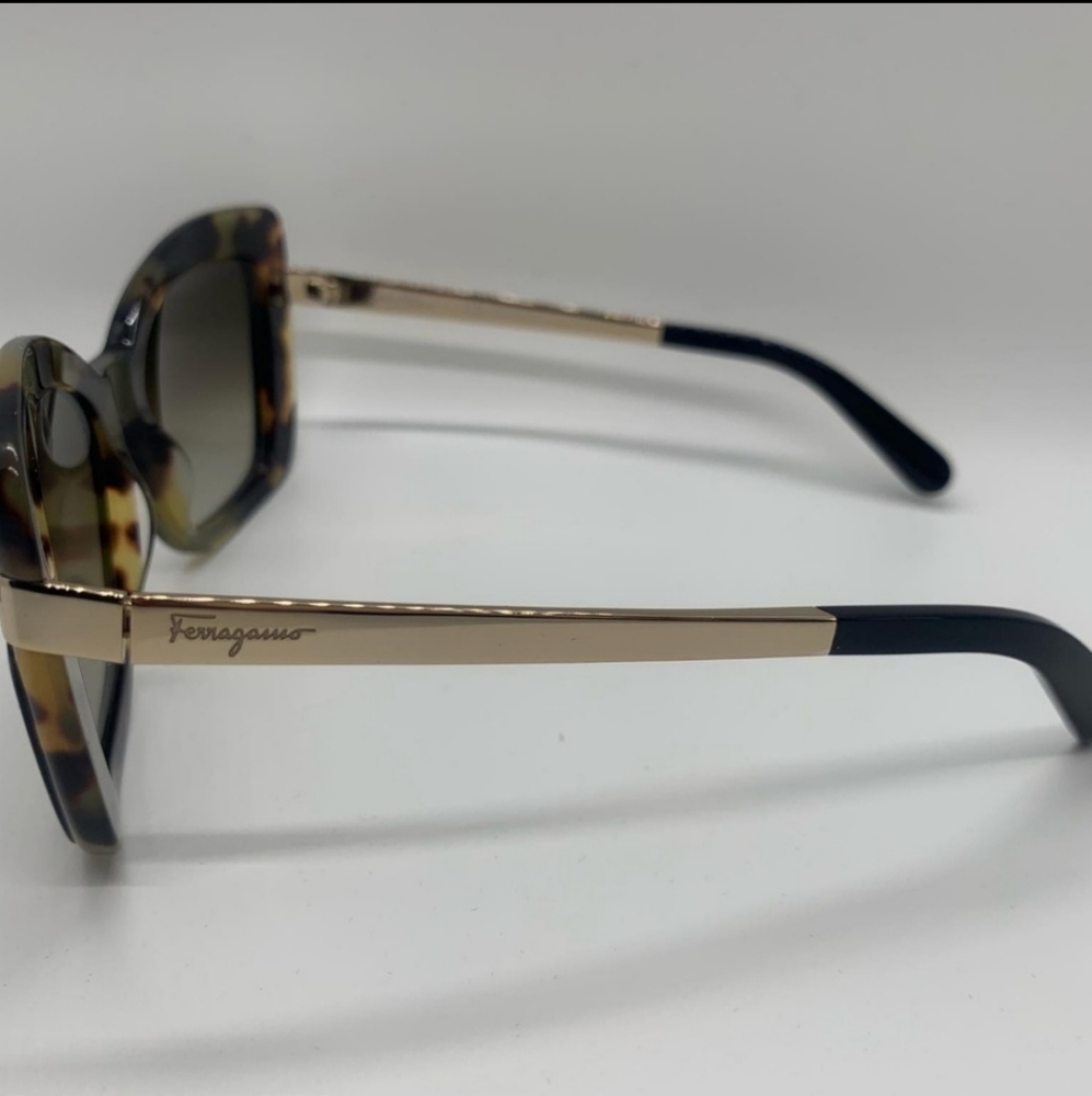 Salvatore Ferragamo Sunglasses - Picture 4 of 5